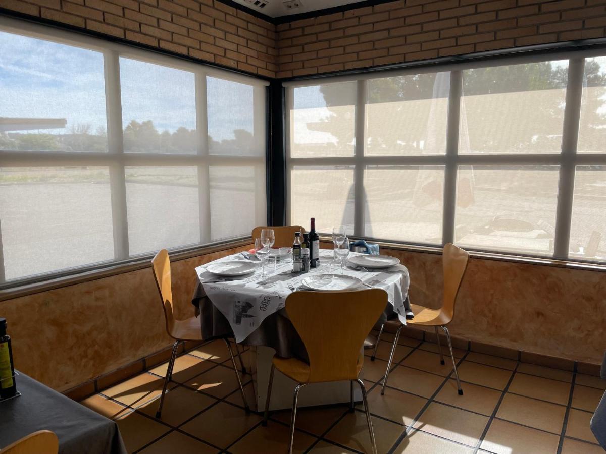 Hotel Aragon La Puebla De Alfinden Luaran gambar